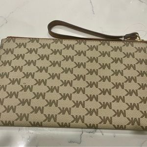 Michael Kors wristlet/clutch, brand new